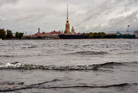 Штормовое предупреждение объявлено в Санкт-Петербурге