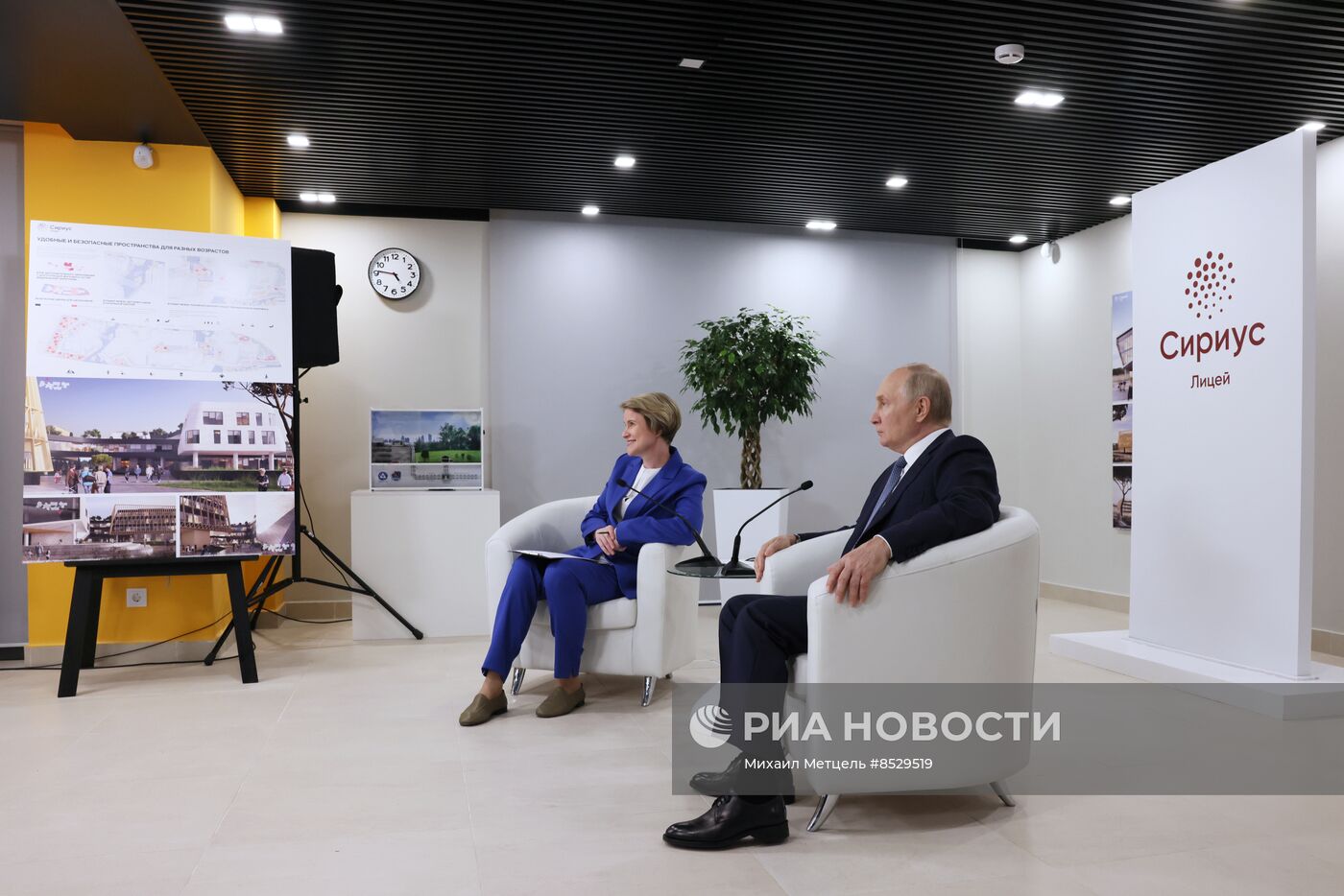 Президент РФ В. Путин посетил новый жилой корпус президентского лицея в "Сириусе"