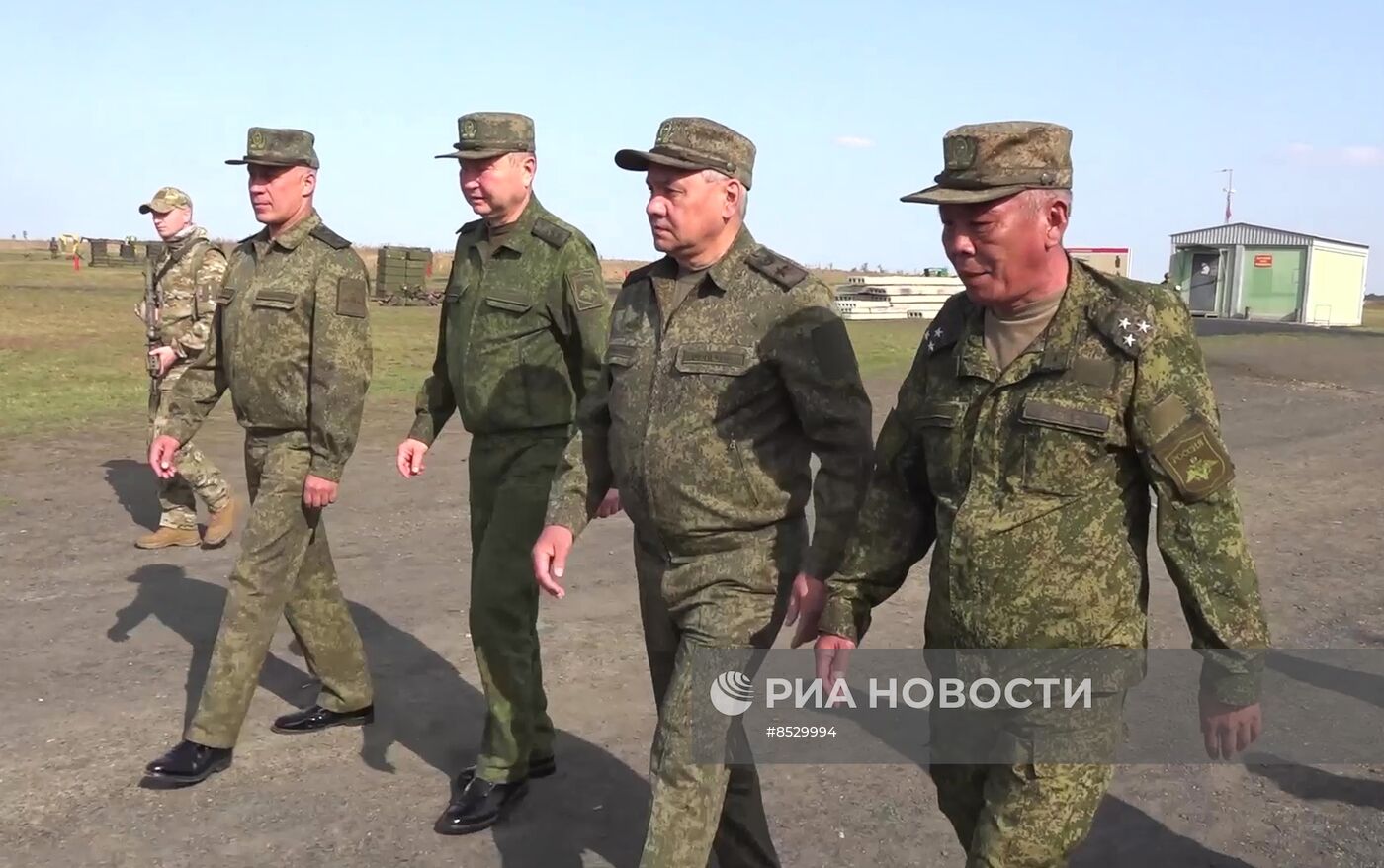 Министр обороны С. Шойгу проверил организацию боевой подготовки на полигонах ЮВО