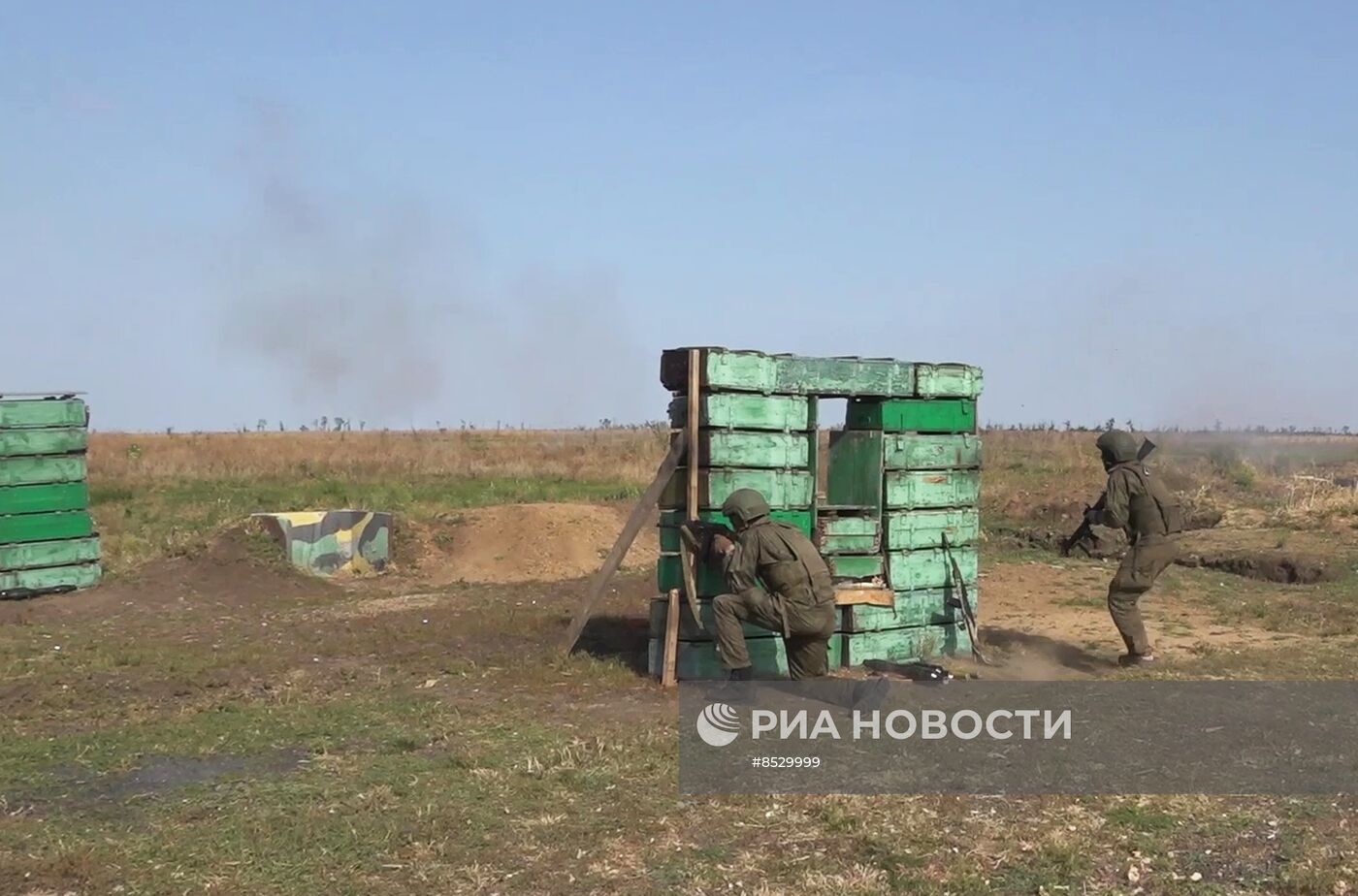 Министр обороны С. Шойгу проверил организацию боевой подготовки на полигонах ЮВО