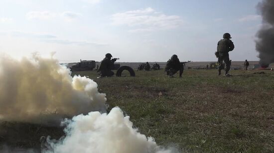 Министр обороны С. Шойгу проверил организацию боевой подготовки на полигонах ЮВО