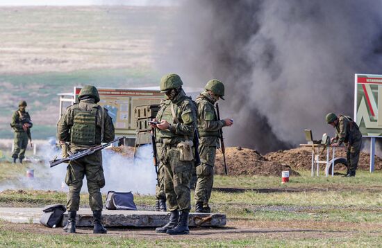 Министр обороны С. Шойгу проверил организацию боевой подготовки на полигонах ЮВО