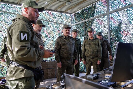 Министр обороны С. Шойгу проверил организацию боевой подготовки на полигонах ЮВО