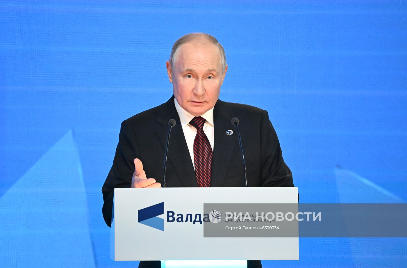 Президент РФ В. Путин принял участие в работе дискуссионного клуба "Валдай"