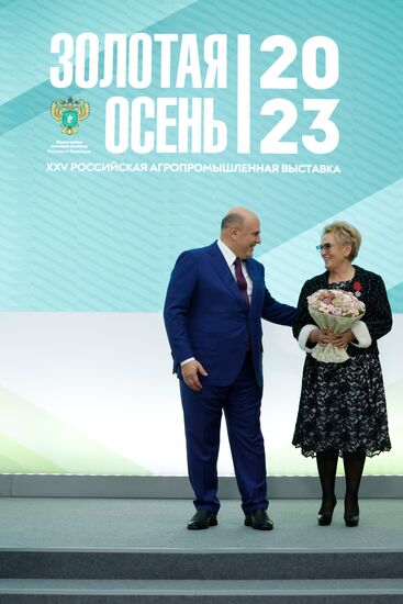 Премьер-министр РФ М. Мишустин принял участие в работе агропромышленной выставки "Золотая осень"