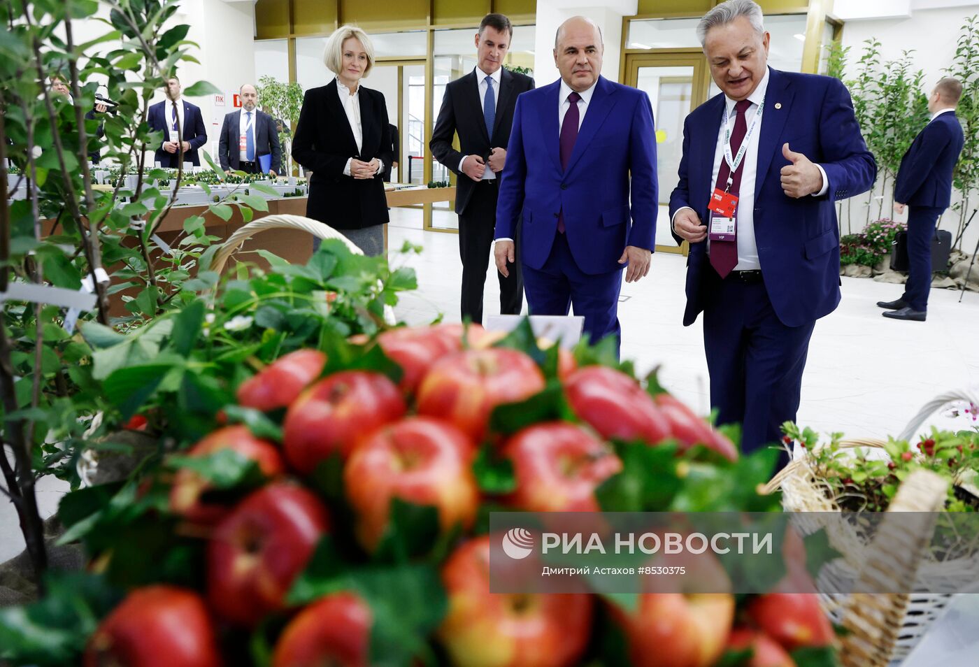 Премьер-министр РФ М. Мишустин принял участие в работе агропромышленной выставки "Золотая осень"