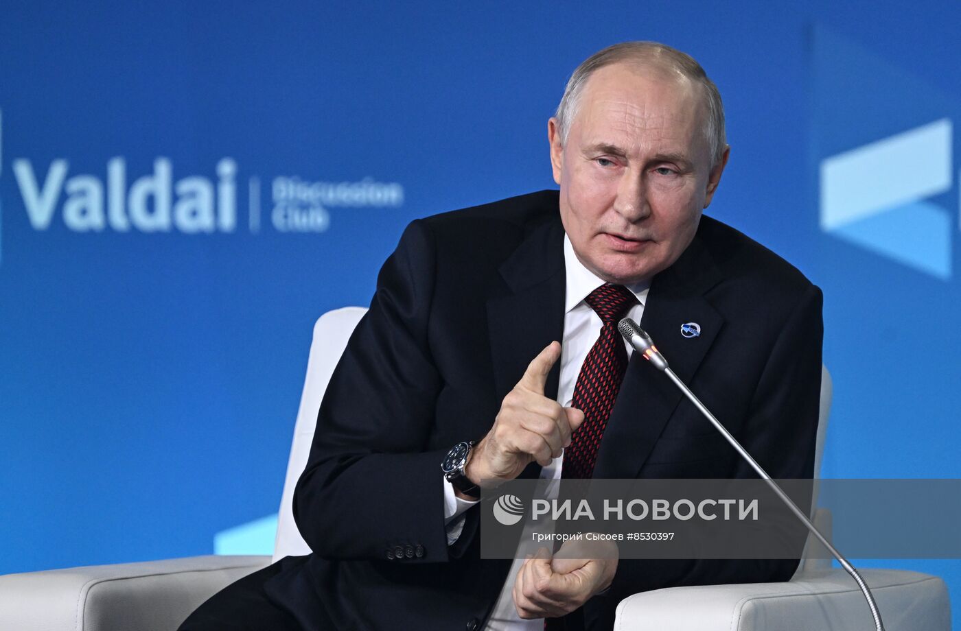 Президент РФ В. Путин принял участие в работе дискуссионного клуба "Валдай"
