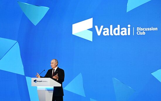 Президент РФ В. Путин принял участие в работе дискуссионного клуба "Валдай"