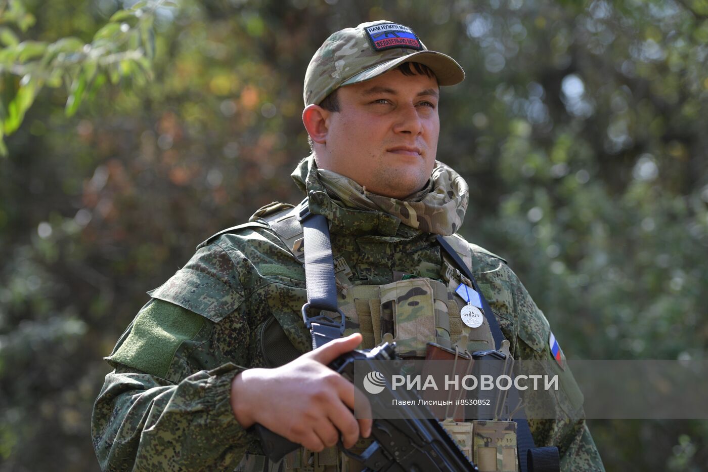 Замминистра обороны РФ В. Горемыкин награждает военнослужащих отдельной мотострелковой бригады в Запорожской области