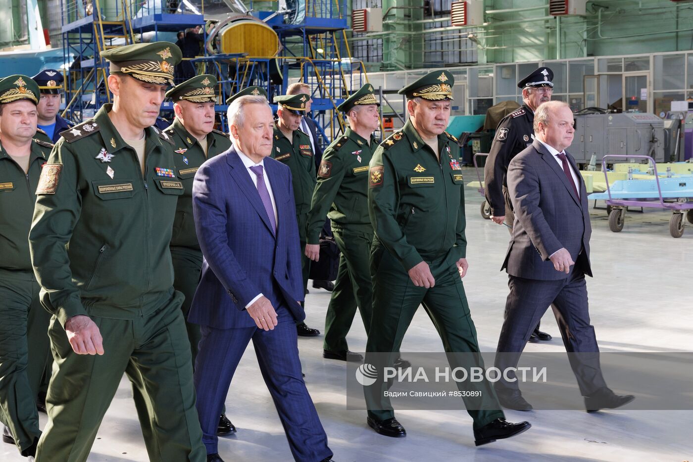 Министр обороны РФ С. Шойгу посетил завод им. В. П. Чкалова