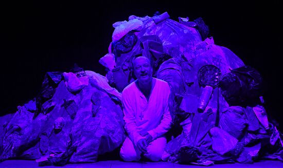 Спектакль "Мелкий бес" в Красноярском театре кукол