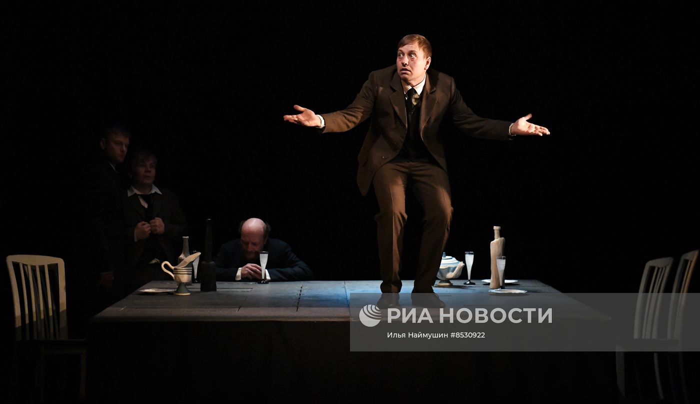 Спектакль "Мелкий бес" в Красноярском театре кукол