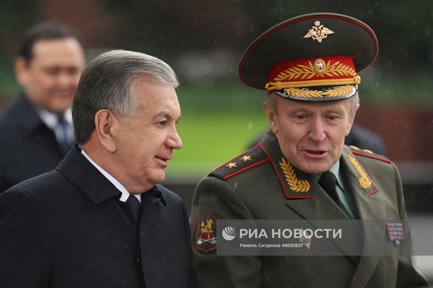 Президент Узбекистана Ш. Мирзиеев возложил цветы к Могиле Неизвестного Солдата