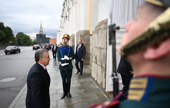 Переговоры президента РФ В. Путина и президента Узбекистана Ш. Мирзиеева