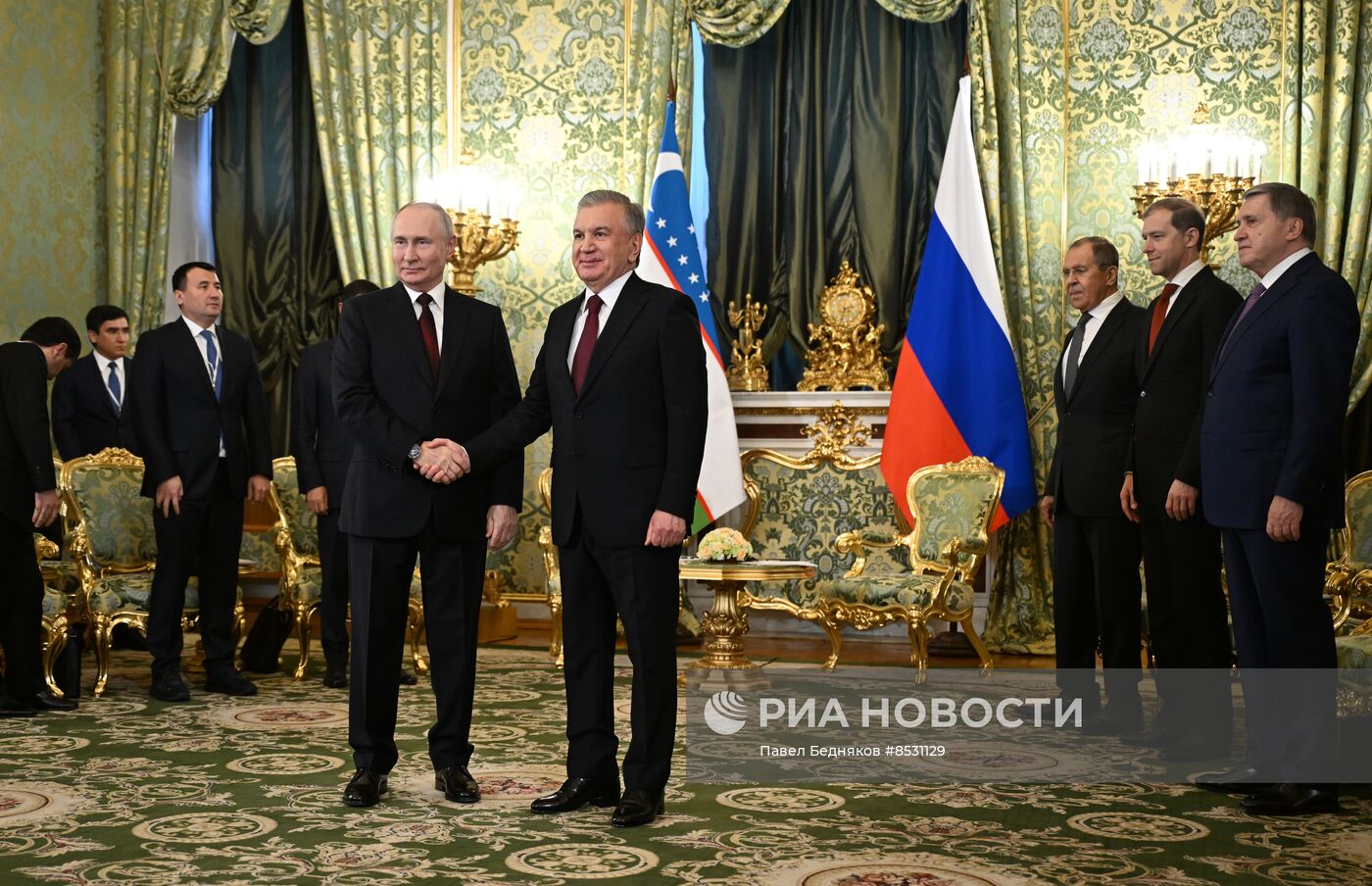 Переговоры президента РФ В. Путина и президента Узбекистана Ш. Мирзиеева