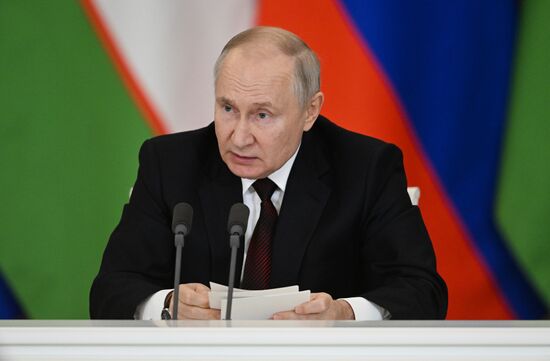 Переговоры президента РФ В. Путина и президента Узбекистана Ш. Мирзиеева