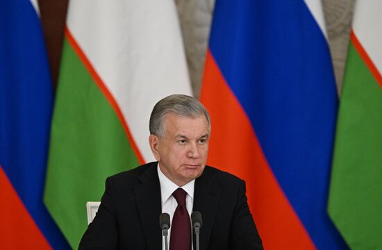 Переговоры президента РФ В. Путина и президента Узбекистана Ш. Мирзиеева