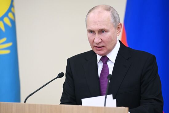 Президент РФ В. Путин встретился с президентами Узбекистана и Казахстана Ш. Мирзиеевым и К.-Ж Токаевым