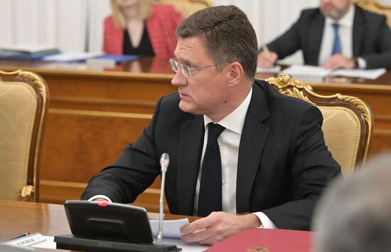 Премьер-министр РФ М. Мишустин провел совещание c вице-премьерами РФ