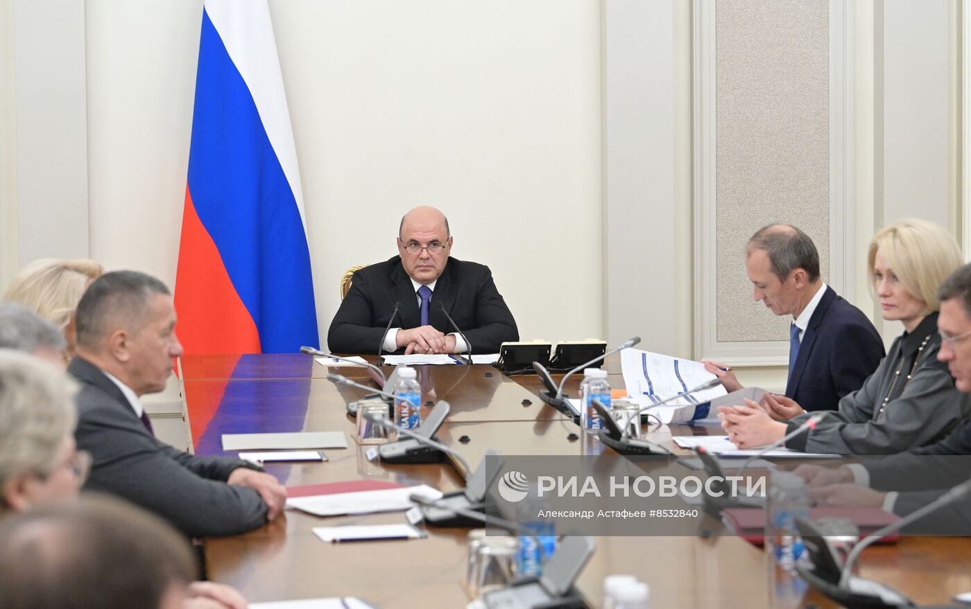 Премьер-министр РФ М. Мишустин провел совещание c вице-премьерами РФ