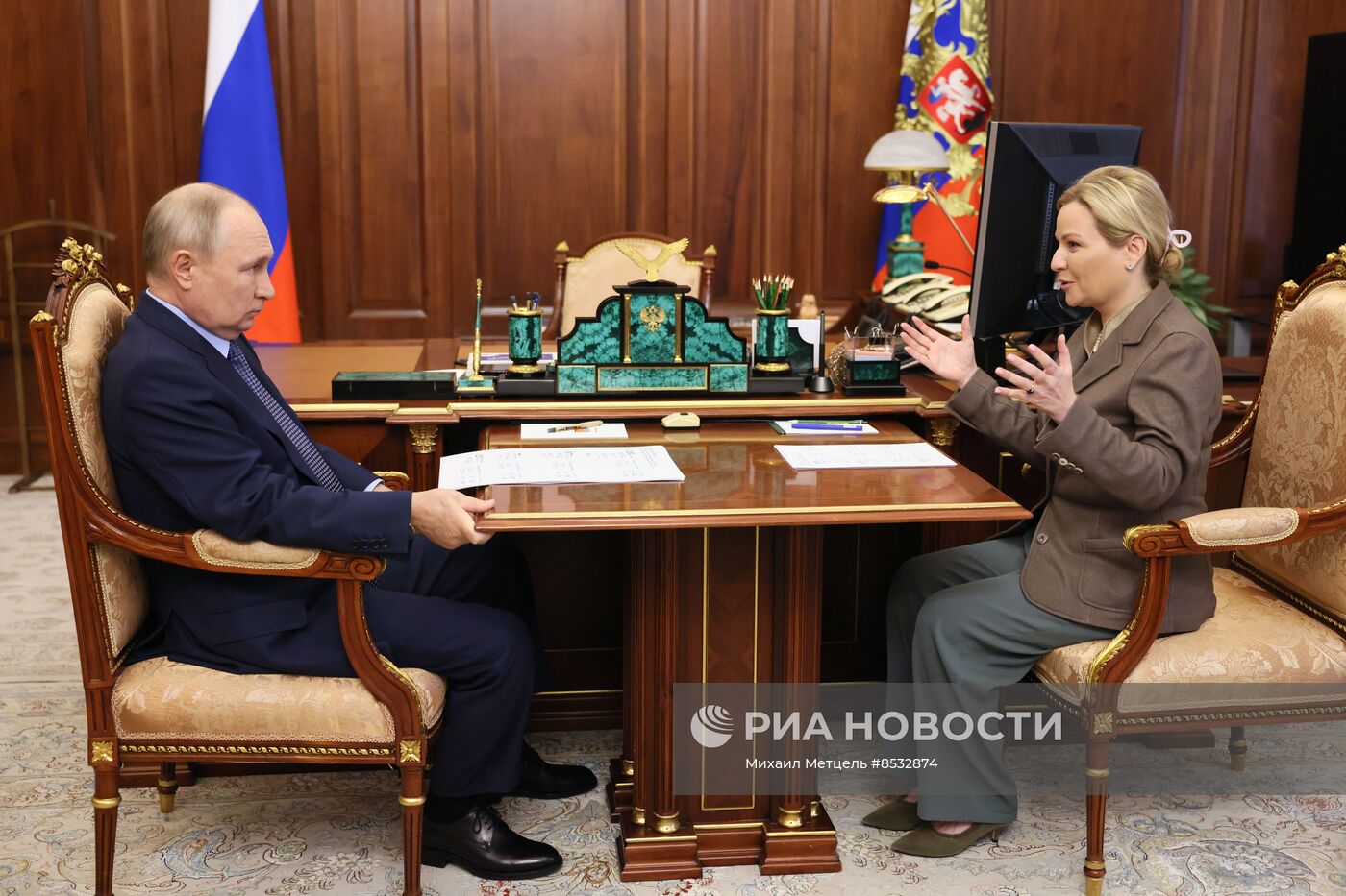 Встреча президента РФ В. Путина и министра культуры РФ О. Любимовой