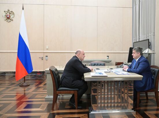 Премьер-министр РФ М. Мишустин встретился с главой Росавтодора Р. Новиковым