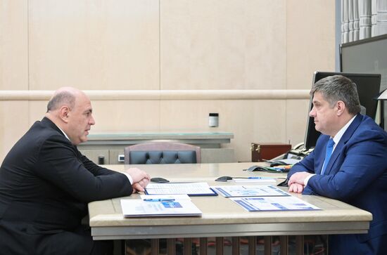 Премьер-министр РФ М. Мишустин встретился с главой Росавтодора Р. Новиковым
