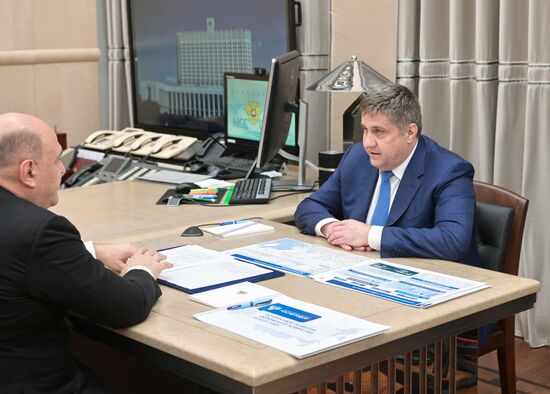 Премьер-министр РФ М. Мишустин встретился с главой Росавтодора Р. Новиковым