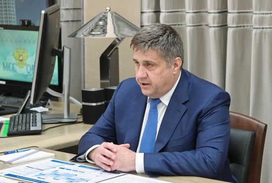 Премьер-министр РФ М. Мишустин встретился с главой Росавтодора Р. Новиковым