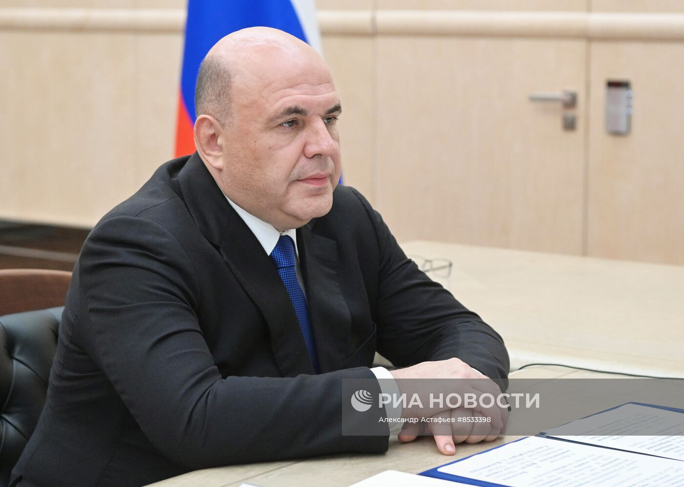 Премьер-министр РФ М. Мишустин встретился с главой Росавтодора Р. Новиковым