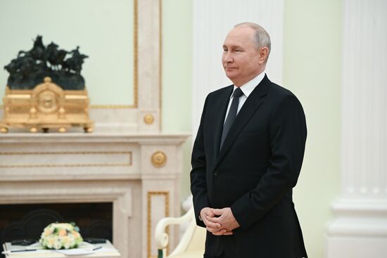 Встреча президента РФ В. Путина с премьер-министром Ирака М. ас-Судани 