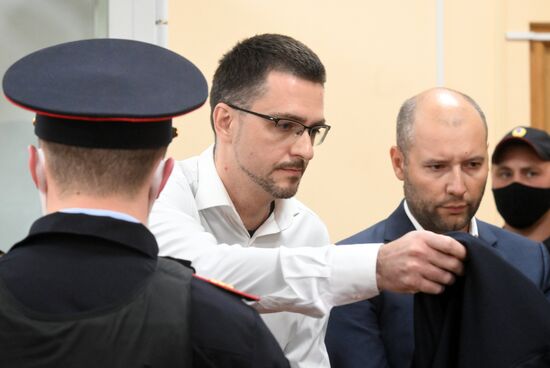 Оглашение приговора бывшему прокурору 231-й военной прокуратуры Московского гарнизона А. Вашурину и его подельникам 