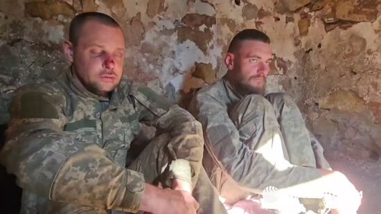 Военнослужащие ВСУ заблудились, пришли к российским позициям и добровольно сдались