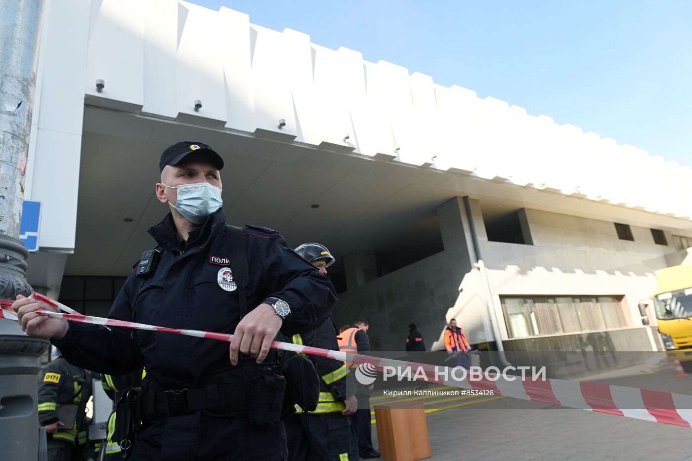 Обстановка около станции метро Печатники , где столкнулись два поезда