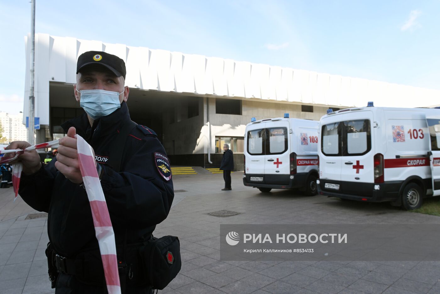 Обстановка около станции метро Печатники , где столкнулись два поезда