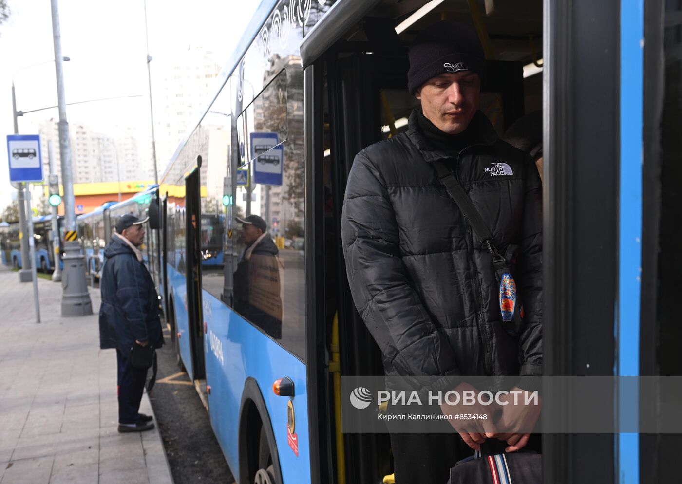 Обстановка около станции метро Печатники , где столкнулись два поезда