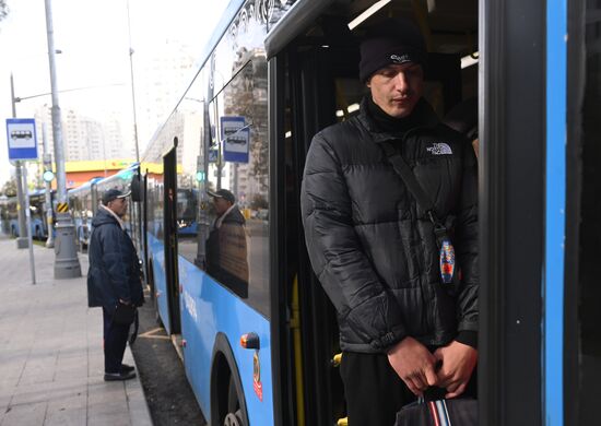 Обстановка около станции метро Печатники , где столкнулись два поезда