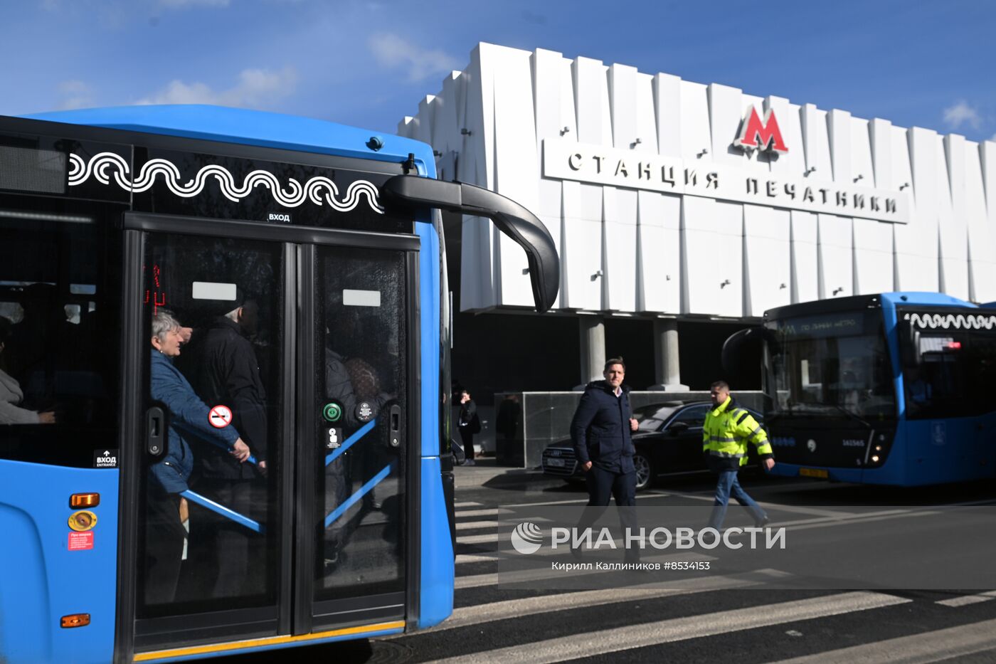 Обстановка около станции метро Печатники , где столкнулись два поезда