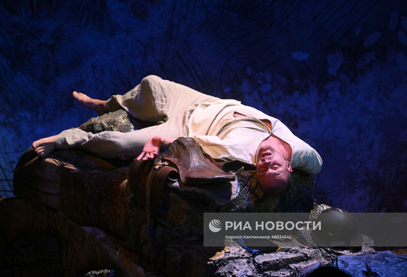 Спектакль "Слепые кони фортуны" в театре "Эрмитаж"