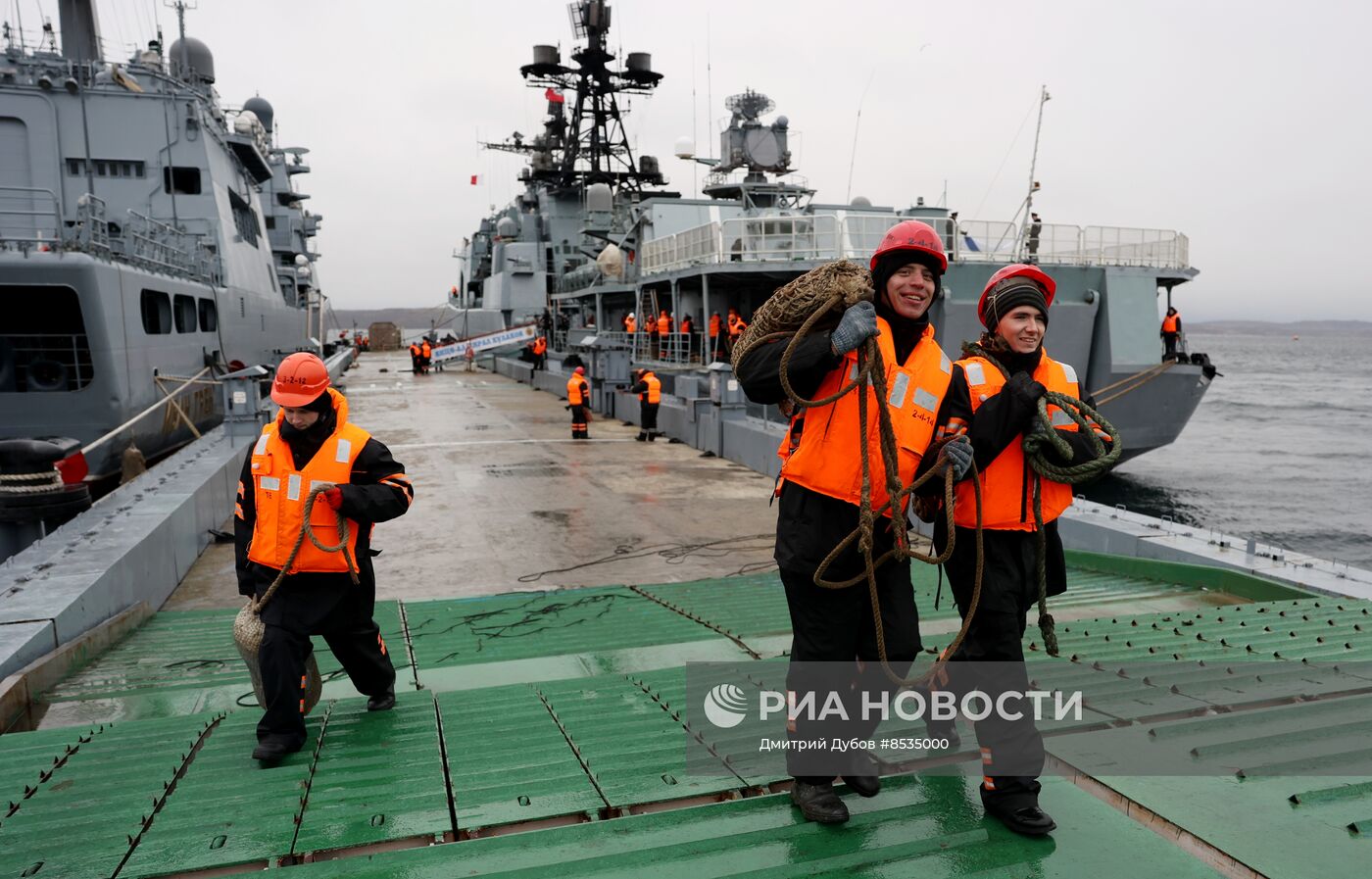 Встреча кораблей Северного флота из арктического похода в Североморске