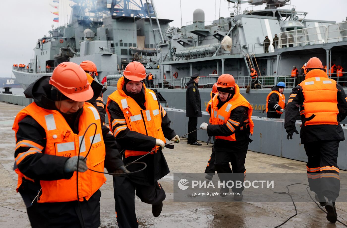 Встреча кораблей Северного флота из арктического похода в Североморске