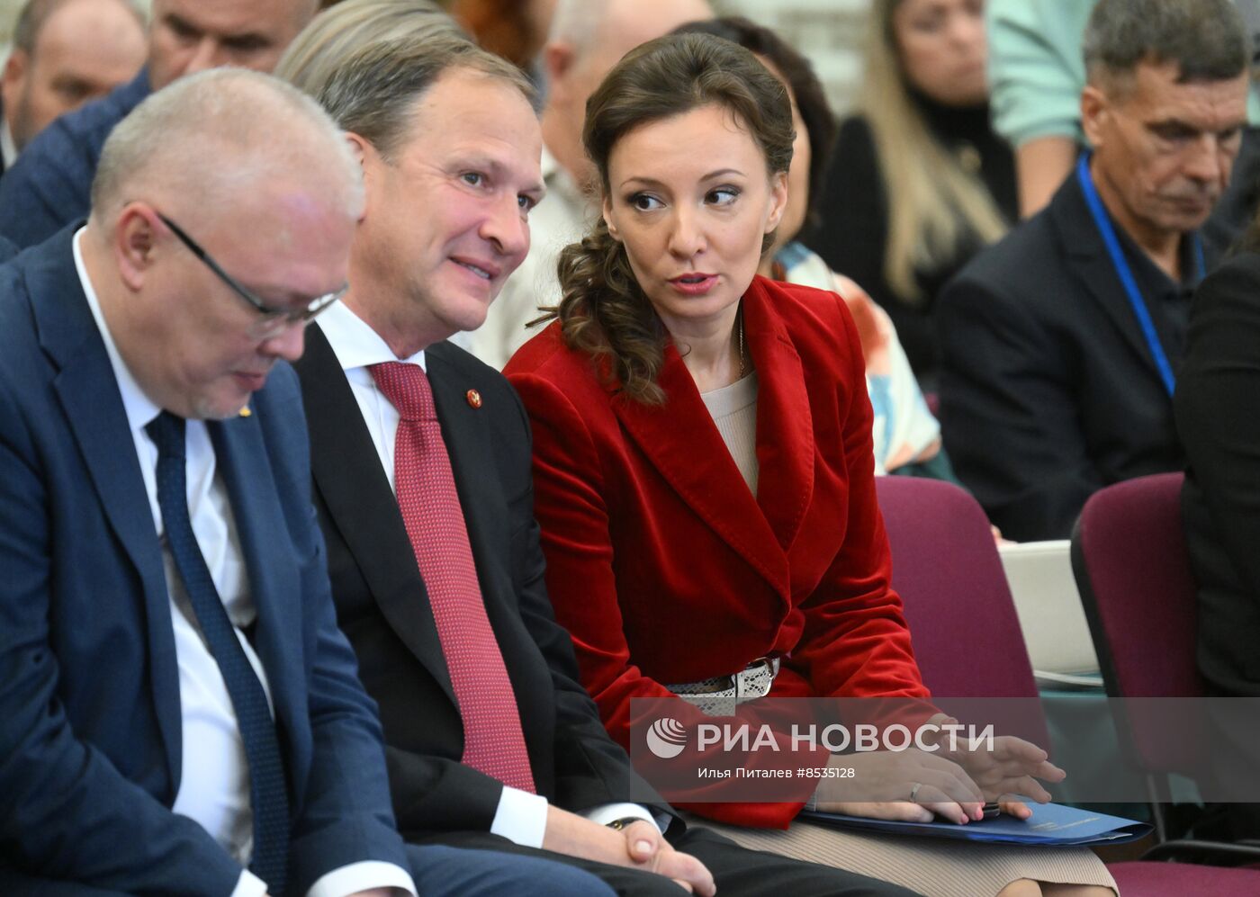 Вручение медалей общественного признания "Отец солдата"