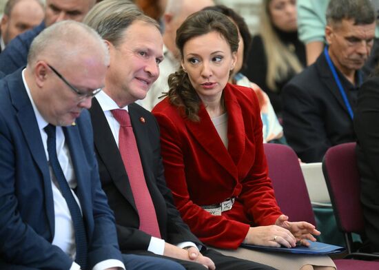 Вручение медалей общественного признания "Отец солдата"