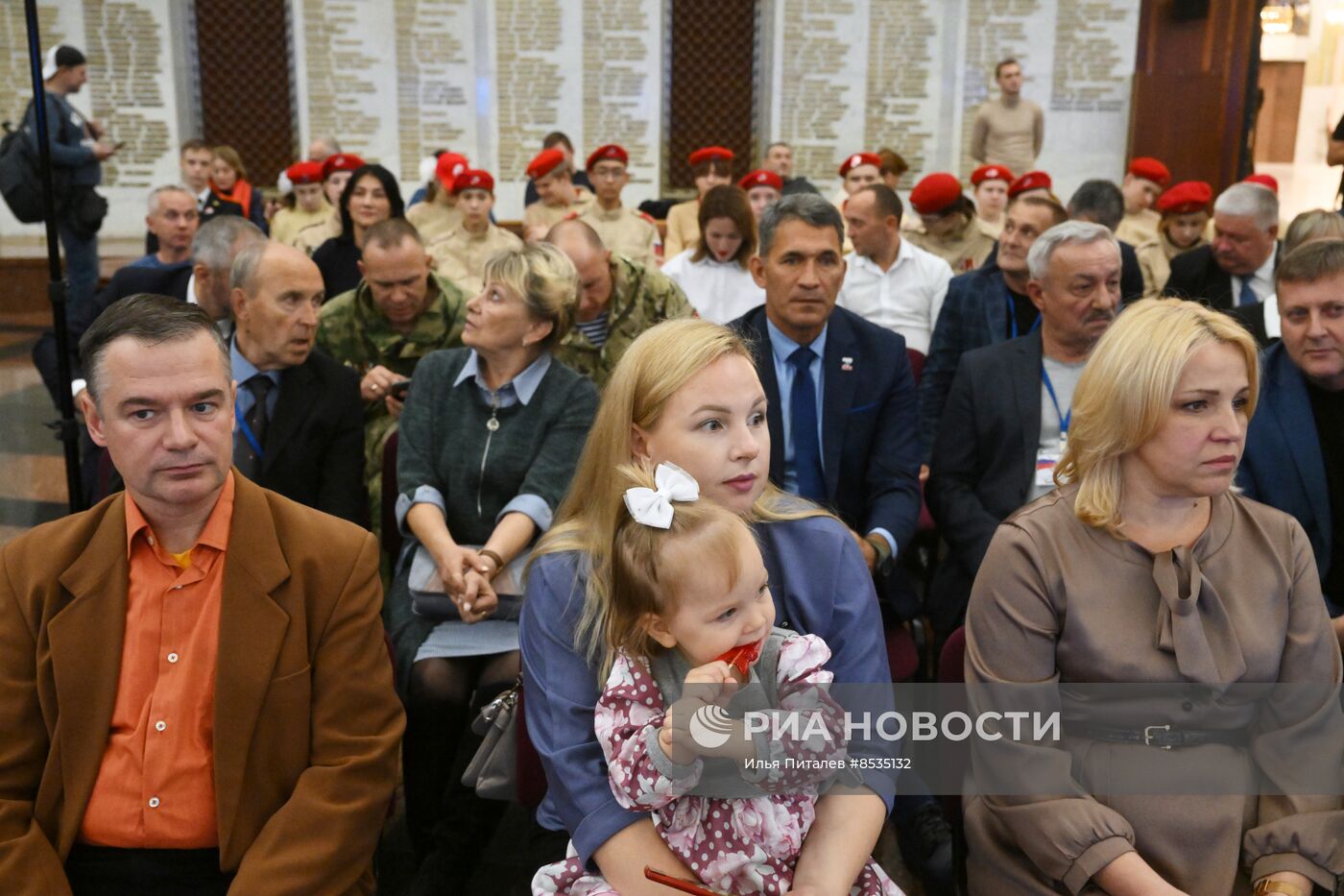 Вручение медалей общественного признания "Отец солдата"