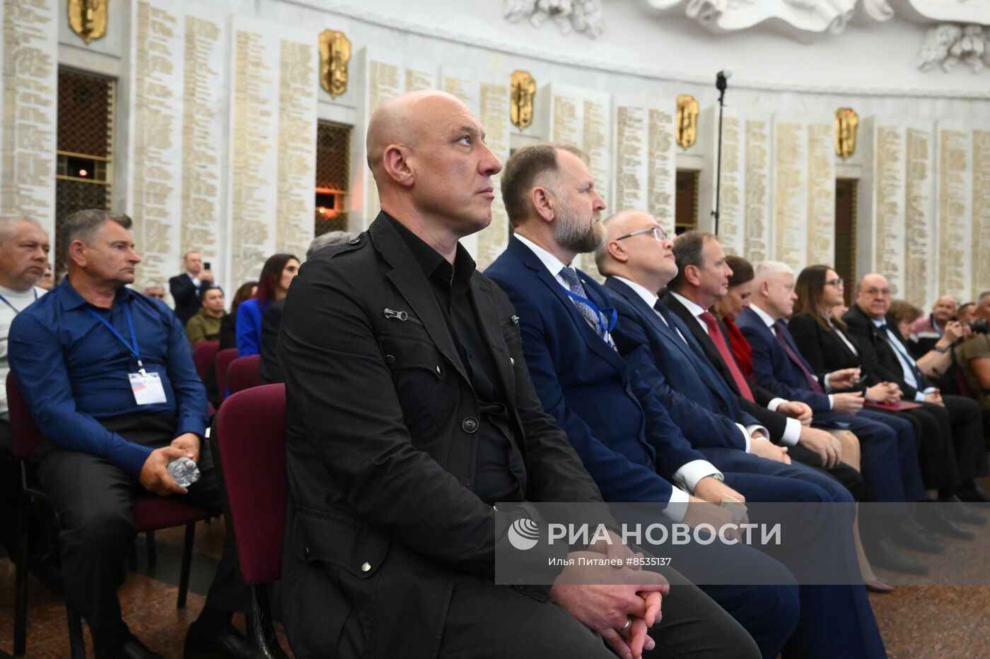 Вручение медалей общественного признания "Отец солдата"