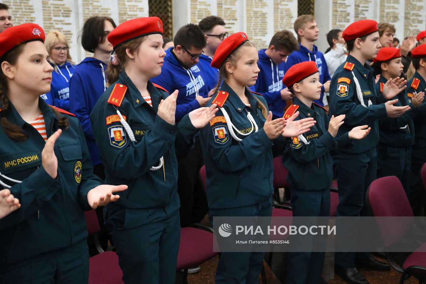 Вручение медалей общественного признания "Отец солдата"