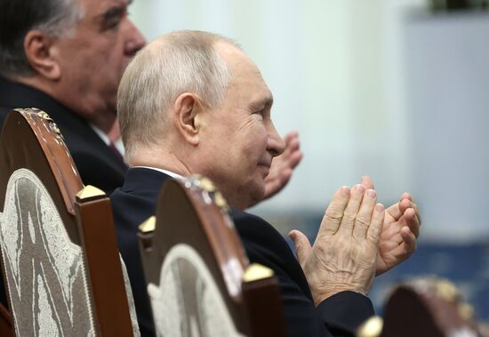 Официальный визит президента РФ В. Путина в Киргизию. День второй