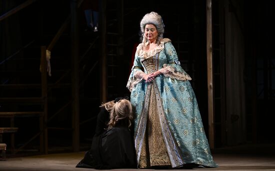 Малый театр капитанская. Мольер малый театр соломин. Капитанская дочка театральная постановка. Ревизор гоголь малый театр. Малый театр капитанская.