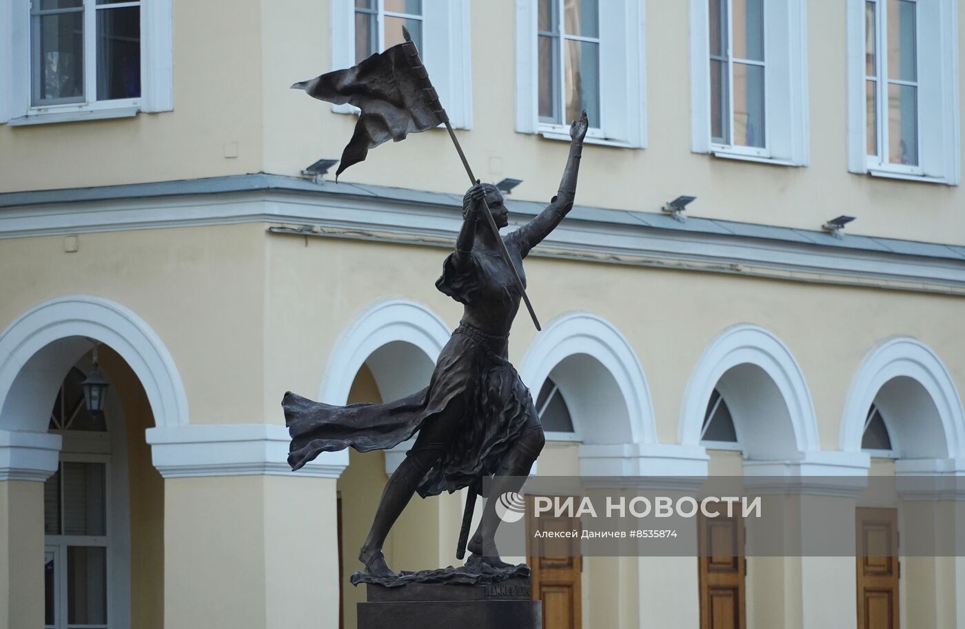 Памятник Жанне д’Арк открыли в Петербурге