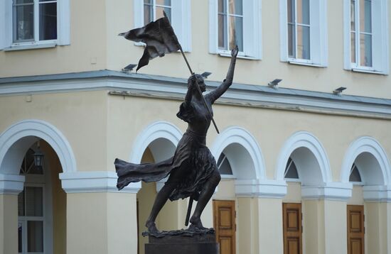 Памятник Жанне д’Арк открыли в Петербурге
